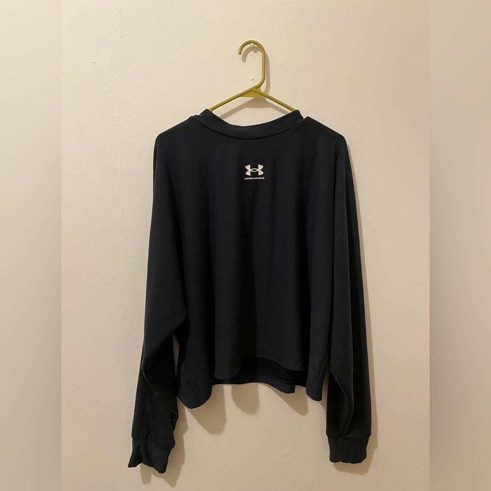 ✨under armour cropped long sleeve shirt✨